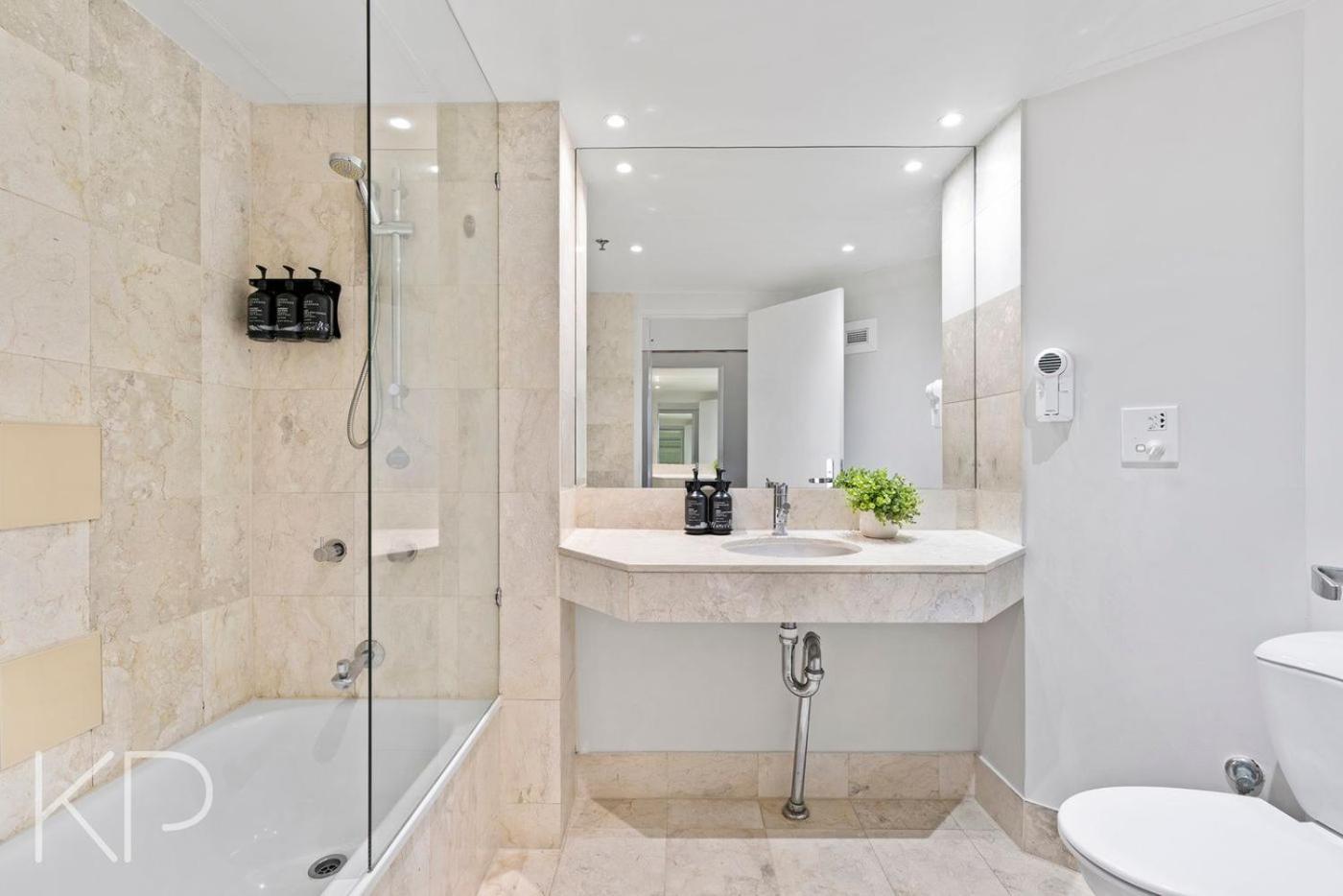 Hotel Apartments On 22 View Avenue, Surfers Paradise Gold Coast Exterior photo